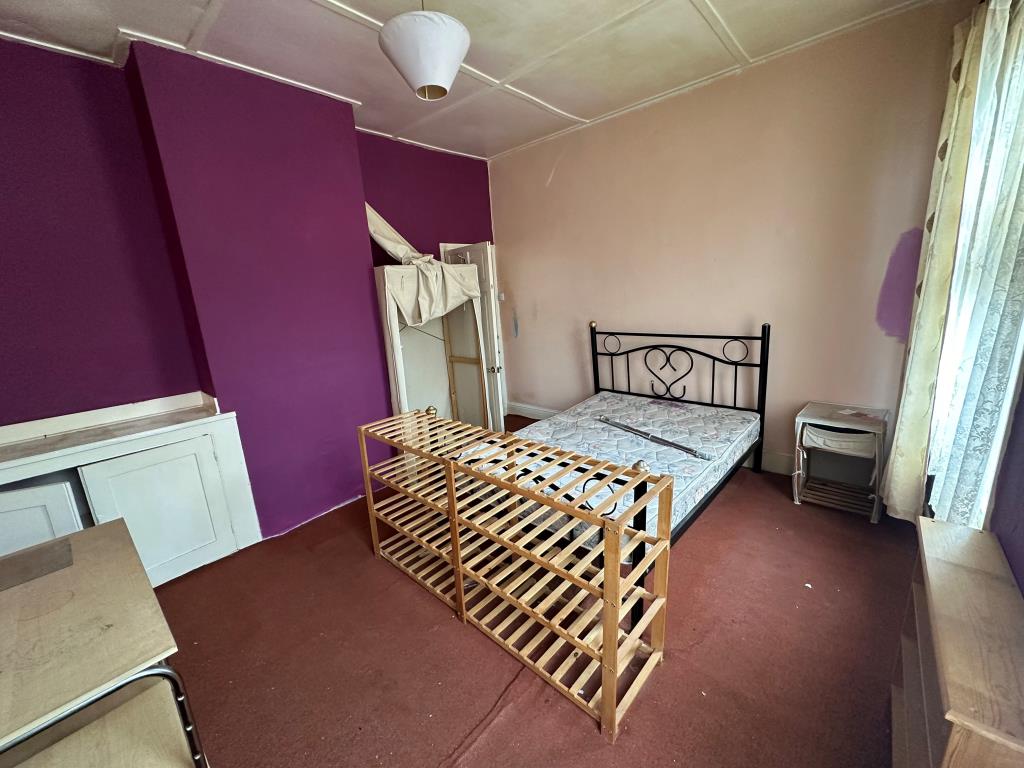 Lot: 55 - MID-TERRACE HOUSE FOR IMPROVEMENT - Bedroom one